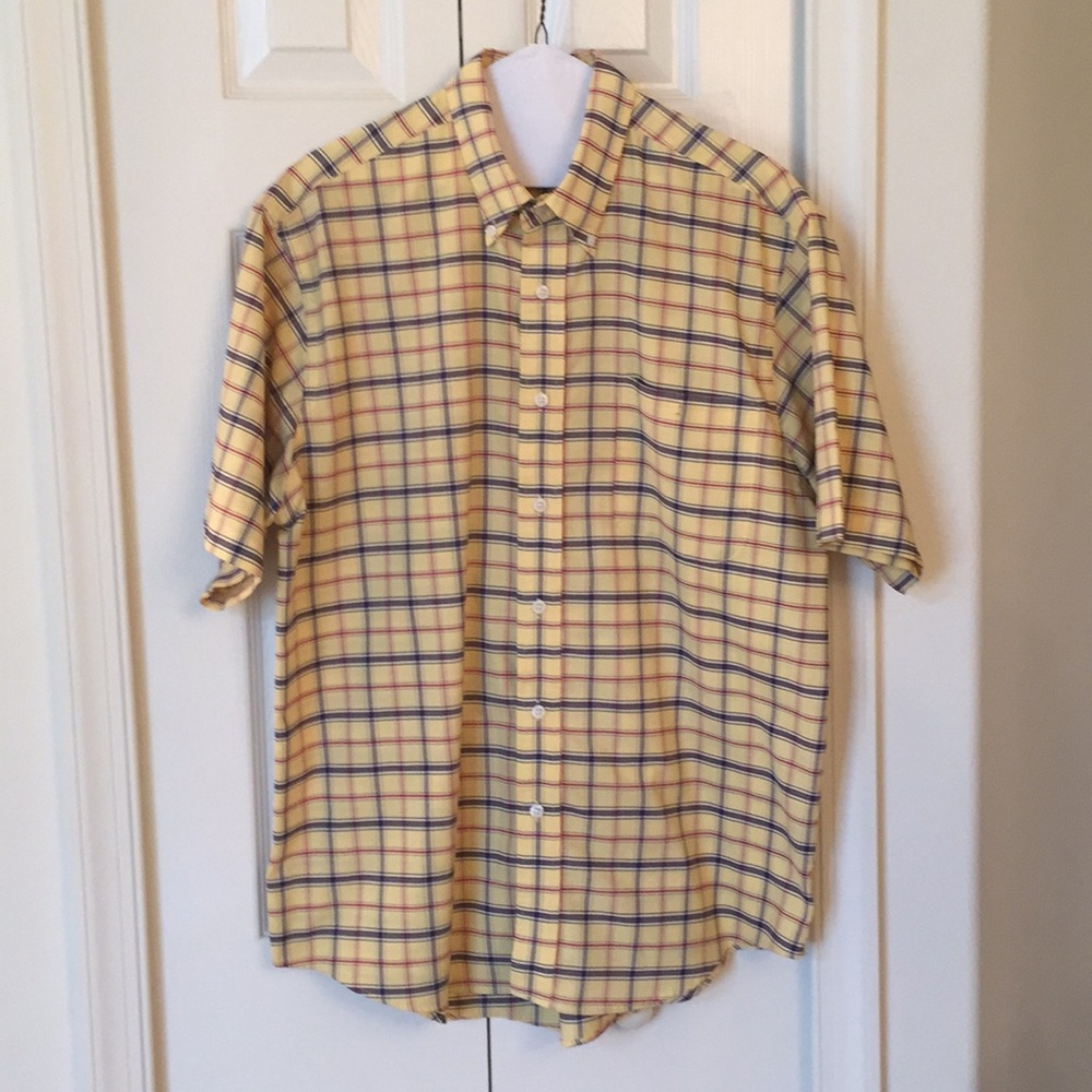 Shirt with short sleeves wrinkle free
